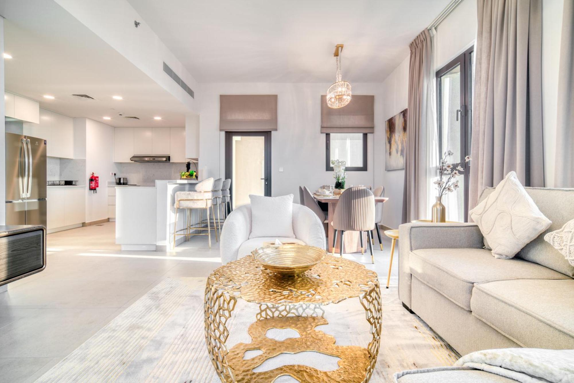 Coastal Luxury: 2br Retreat With Sea Views Apartment *